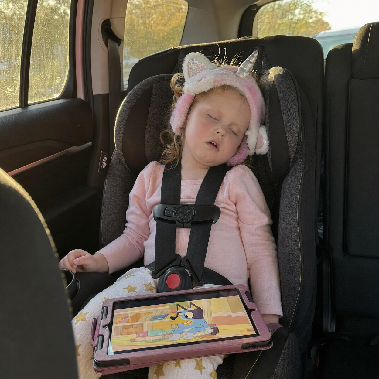 Child sleeping in car seat with SleepBandy
